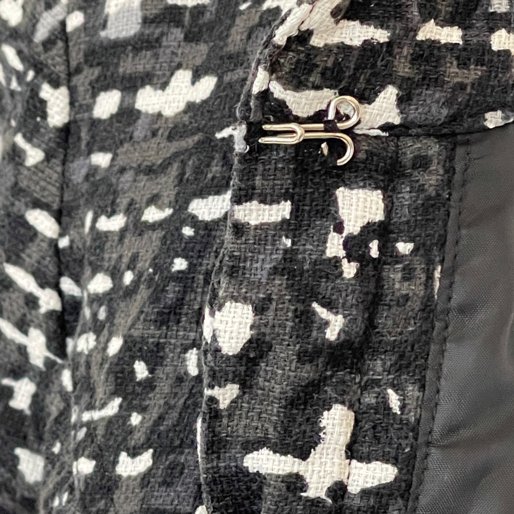 Beautiful Jacket with Ruffled Edges - Picture 11 of 13